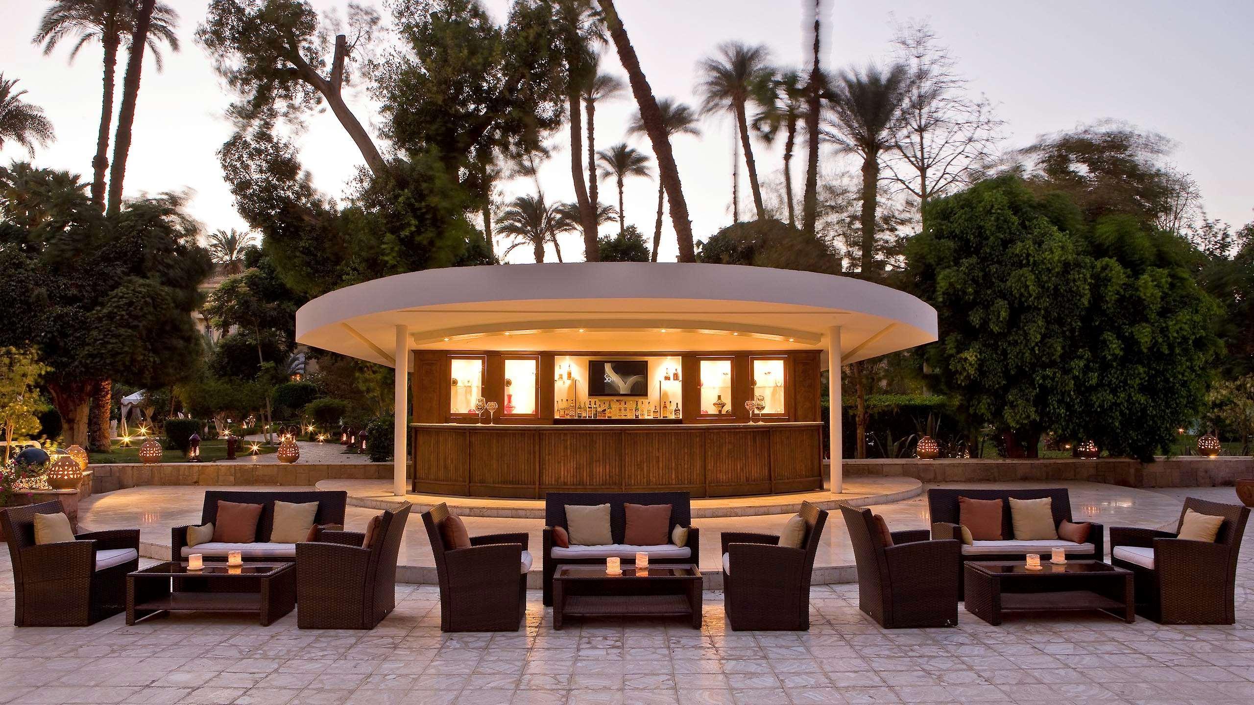 พาวิเลียน วินเทอร์ ลักซอร์ Hotel ภายนอก รูปภาพ The pool bar at the Four Seasons Hotel, Cairo